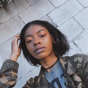 Meet your Posher, Nia